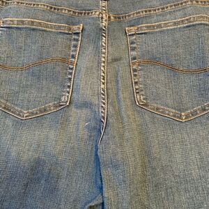 Lee relaxed fit straight legs size 28 28.5 inseam